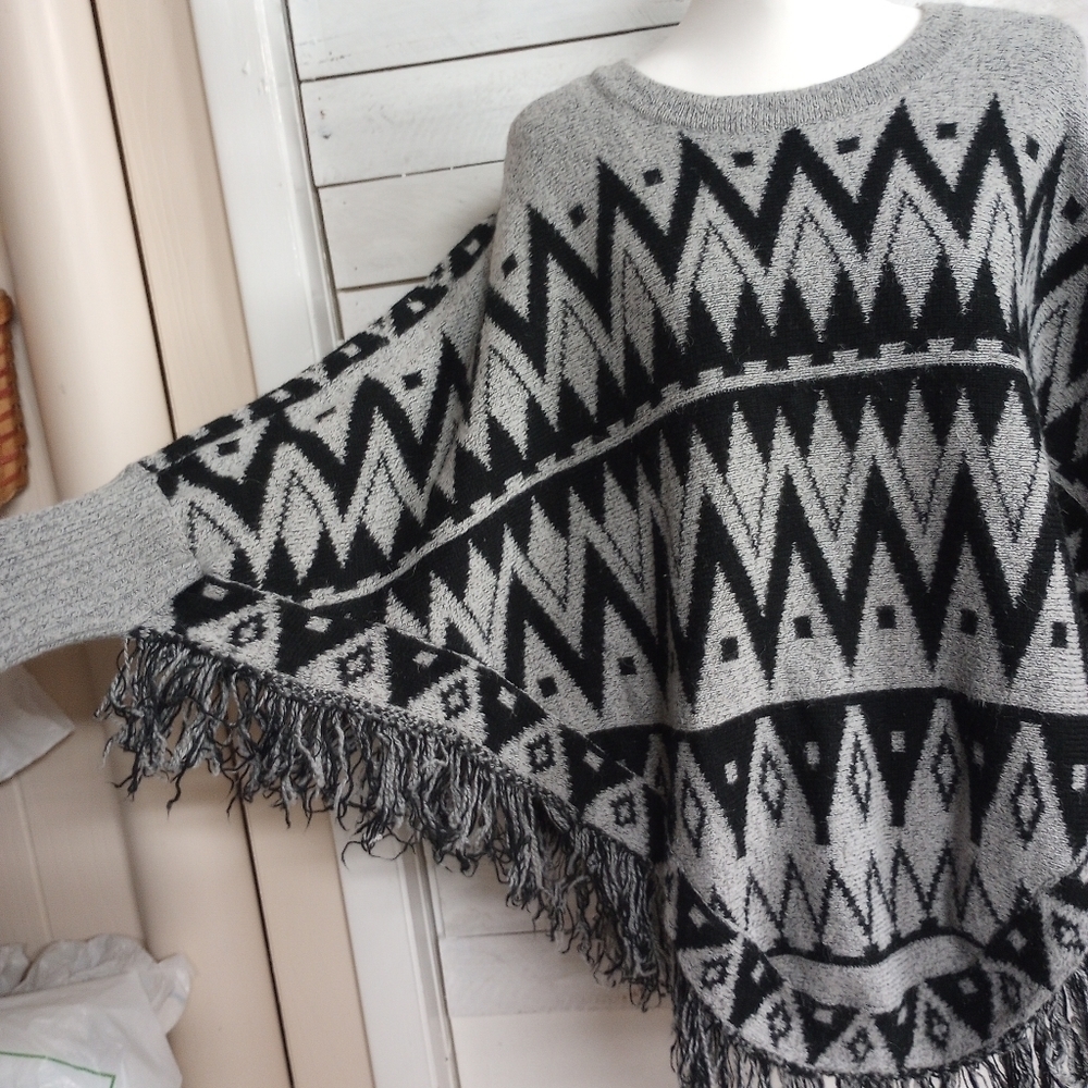 Boho Aztec Western Fringe Blanket Hooded Knit Cardigan Sweater Cape Coat Med/Lrg